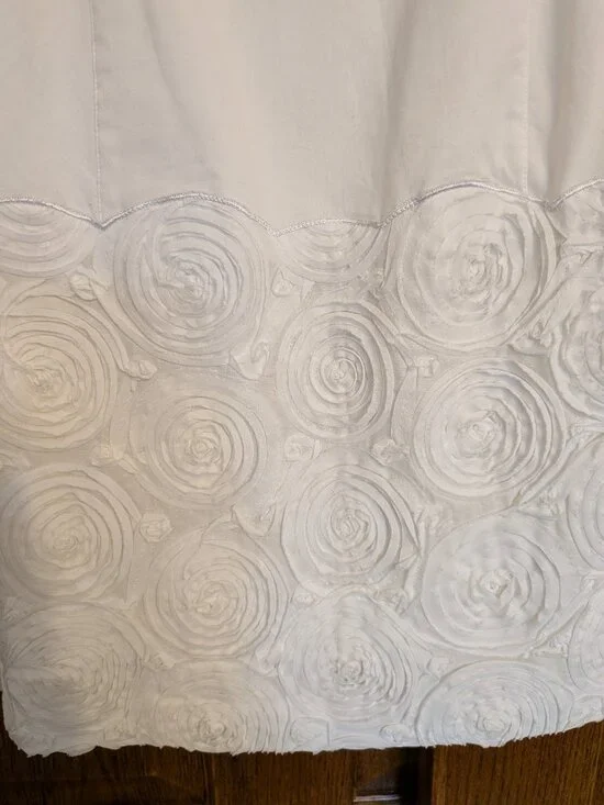 White Adrianna Papell Dress. Size 8. - Picture 5 of 5